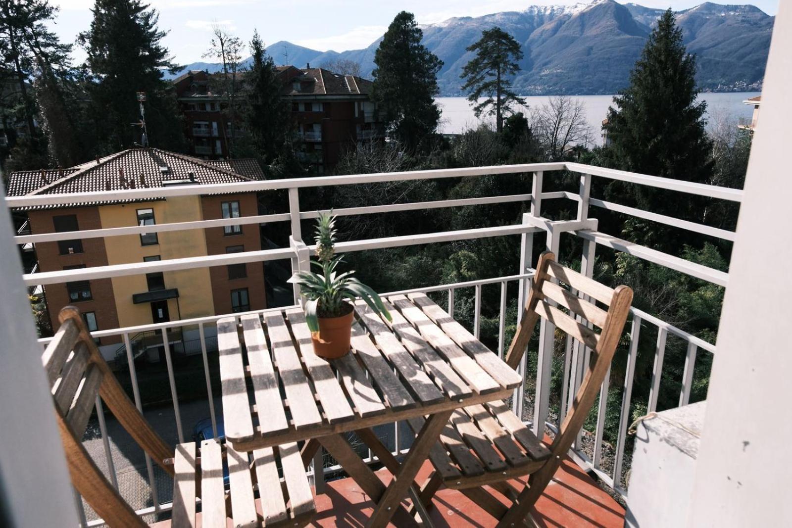 Studio With Lake And Montains Views Free Parking Luino Dış mekan fotoğraf